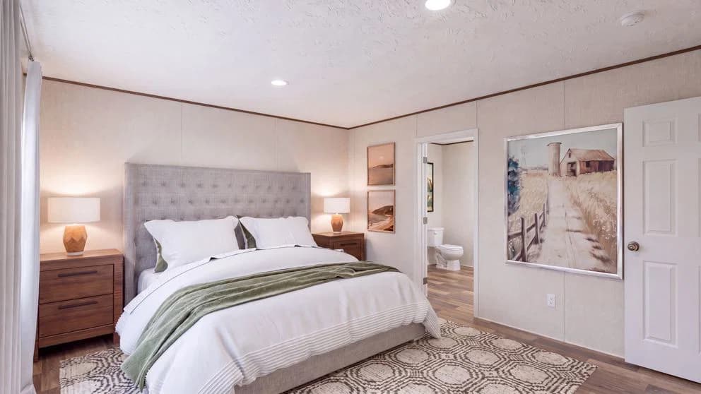 Cedar bedroom home features