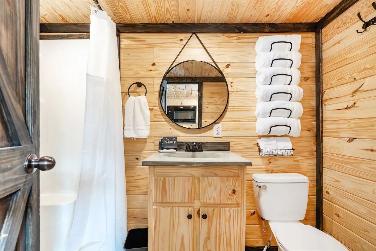 Whispering pines | 4b 100 bathroom home features