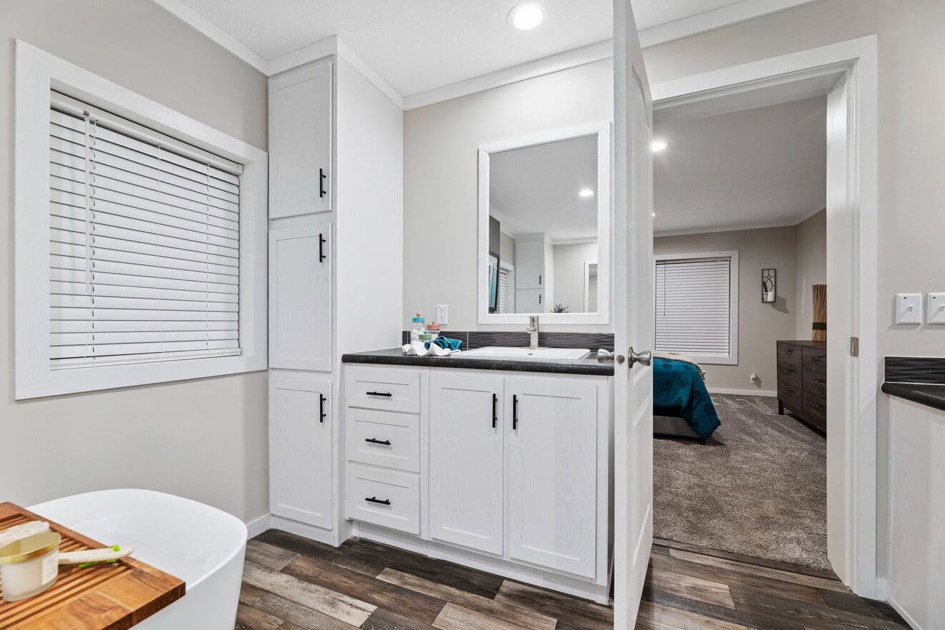 K2 32764p bathroom home features