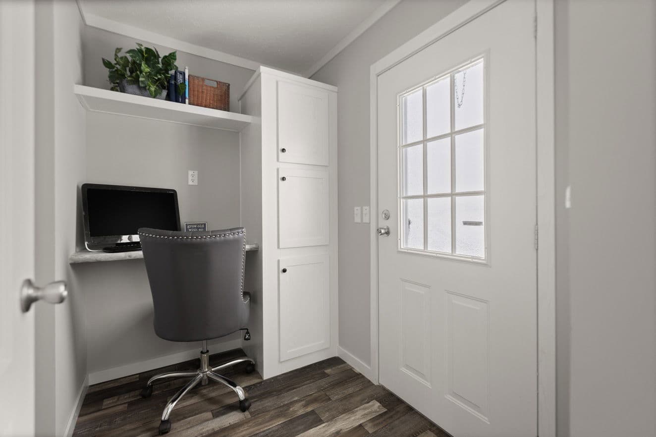 Bella 28483h interior home features