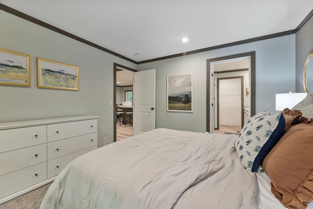 Hemos 28524b bedroom home features