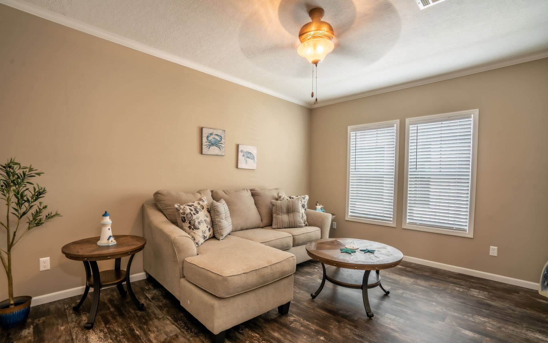 The lloyd ii  home features
