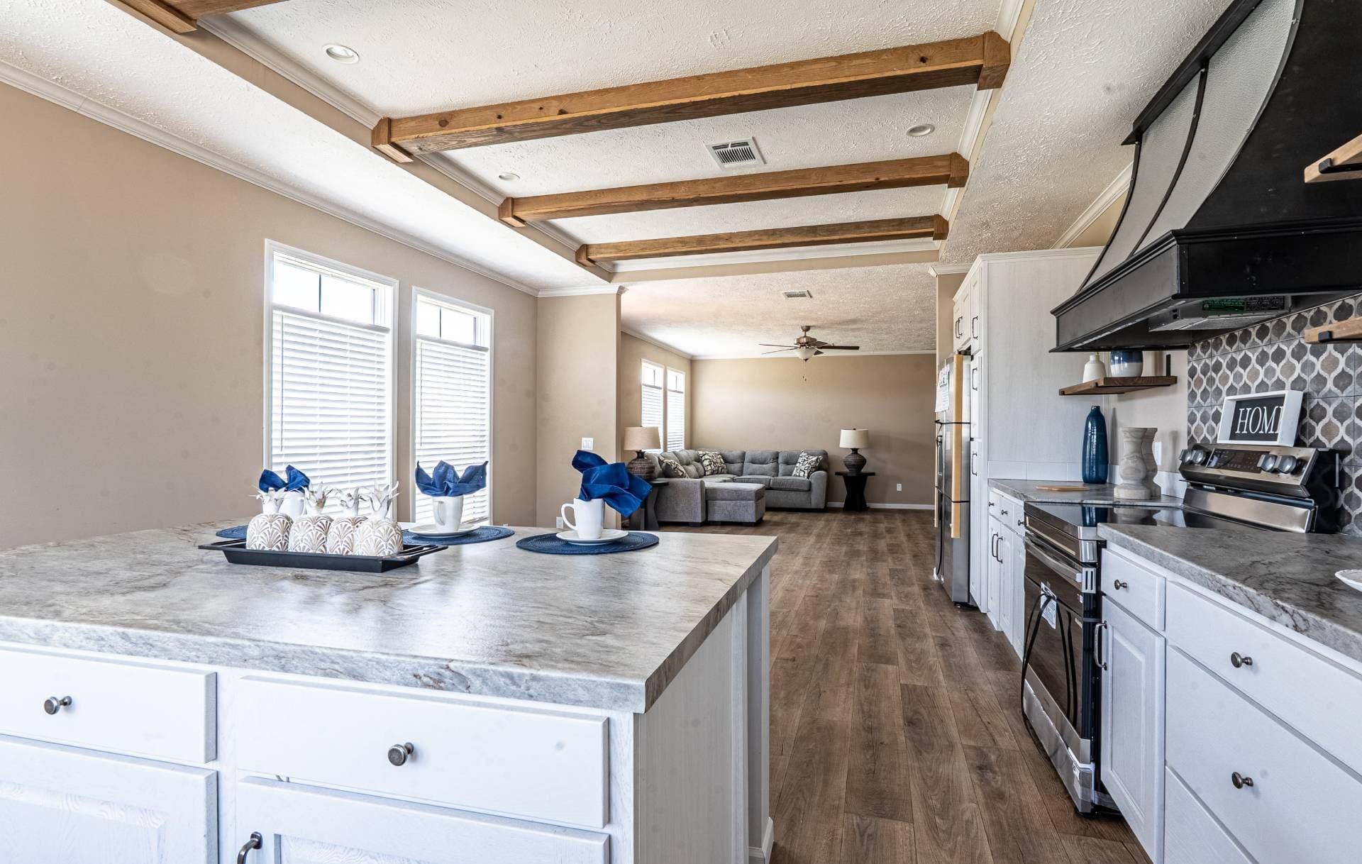 The bandon  home features
