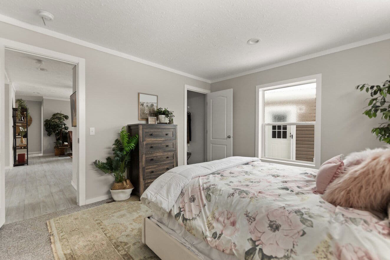 Escape 28443b bedroom home features