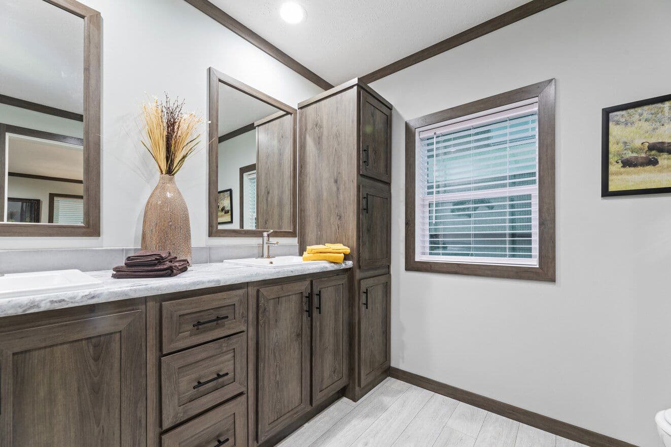 Elevation 32523d bathroom home features