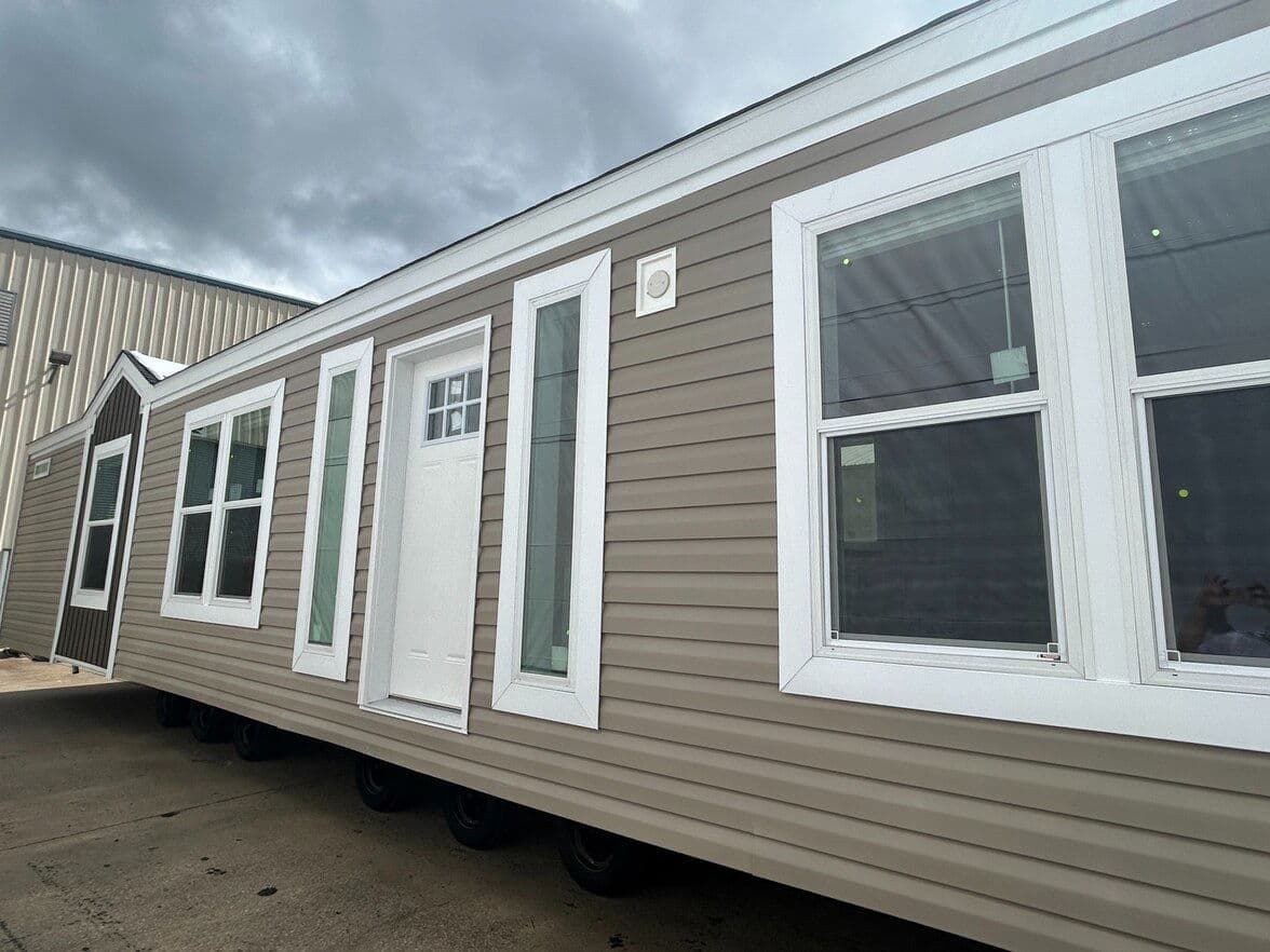 Twin peaks 16763e exterior home features