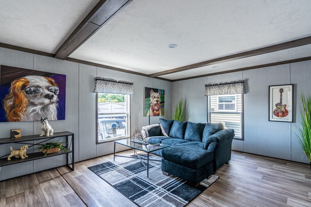 Entertainer 28764e interior home features