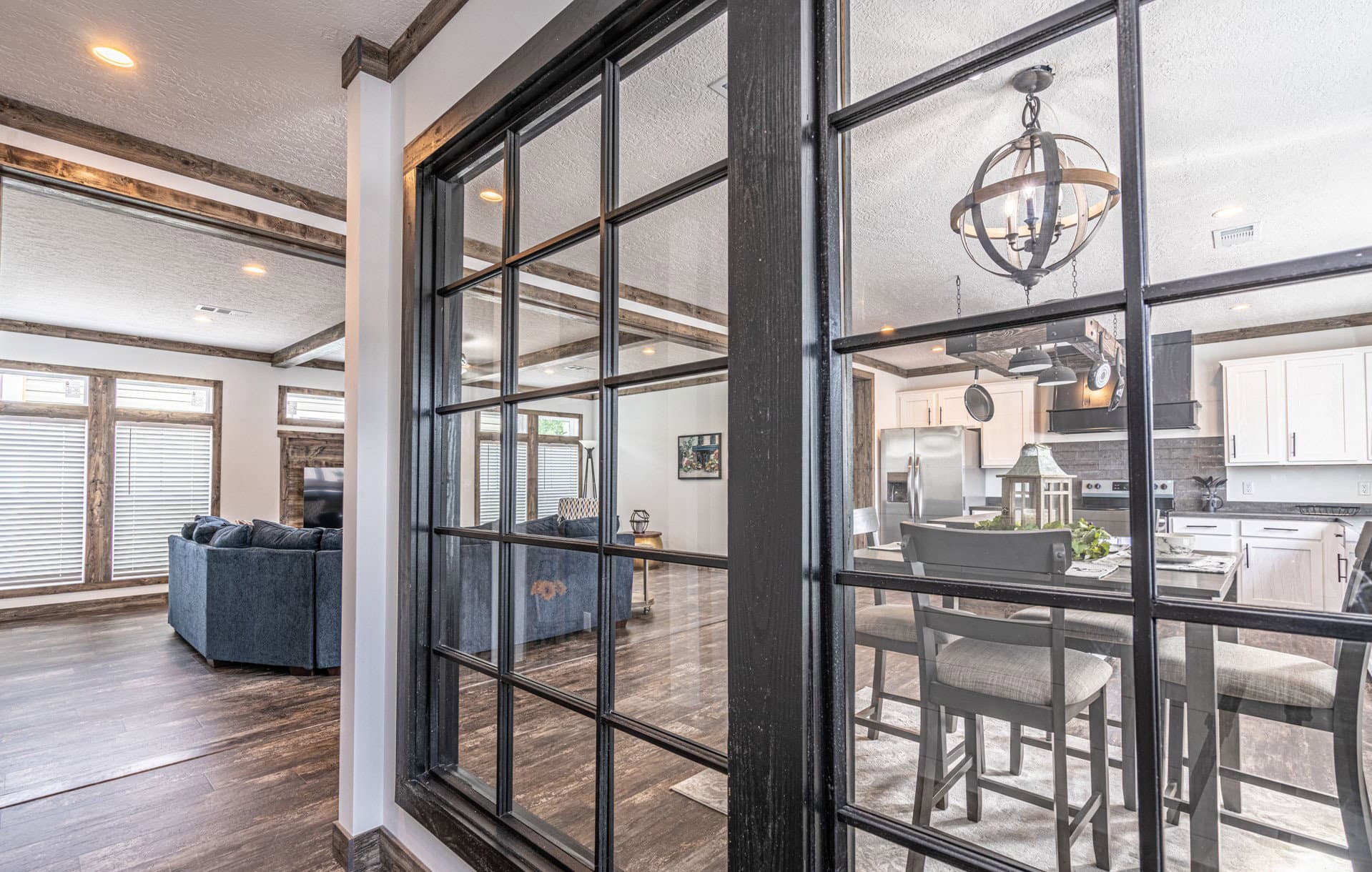 The sumner  home features