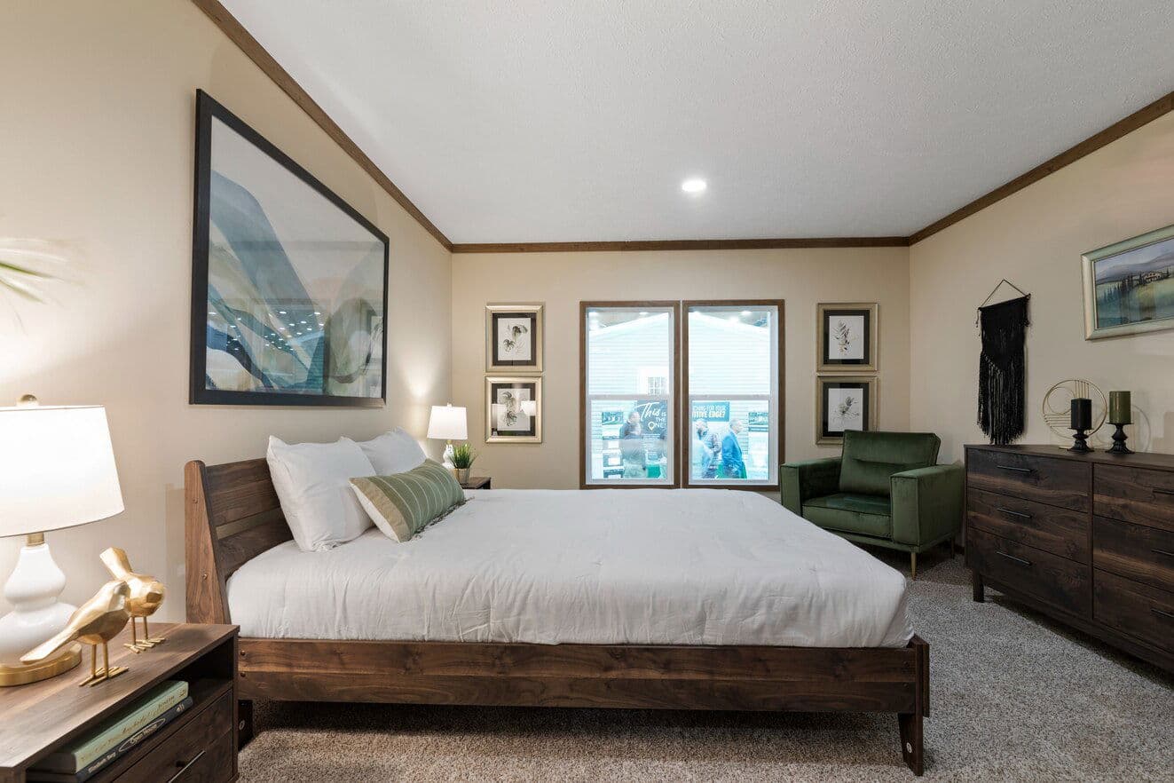 Excalibur 32644x bedroom home features