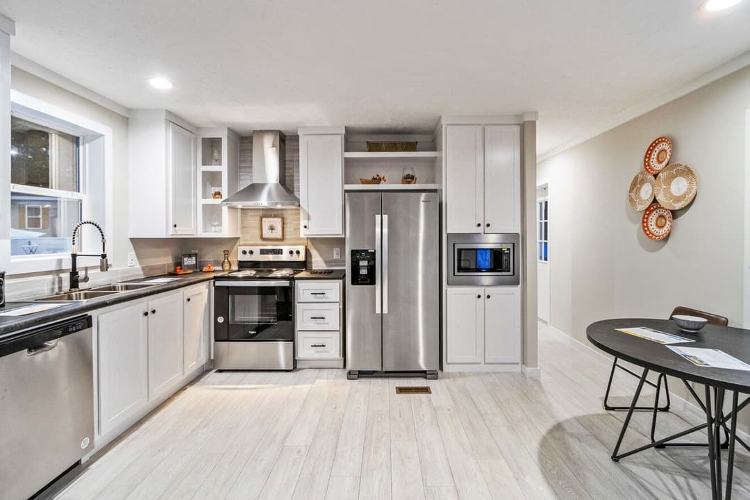 Urban 16462u kitchen home features