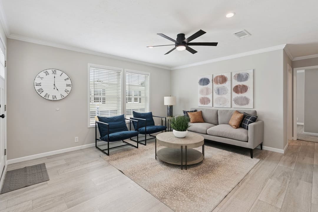 Driftwood interior home features