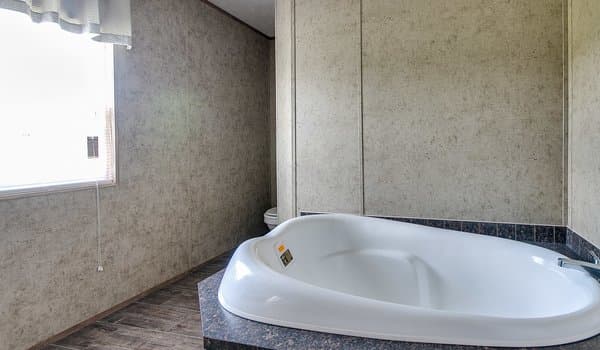 Md-104 bathroom home features