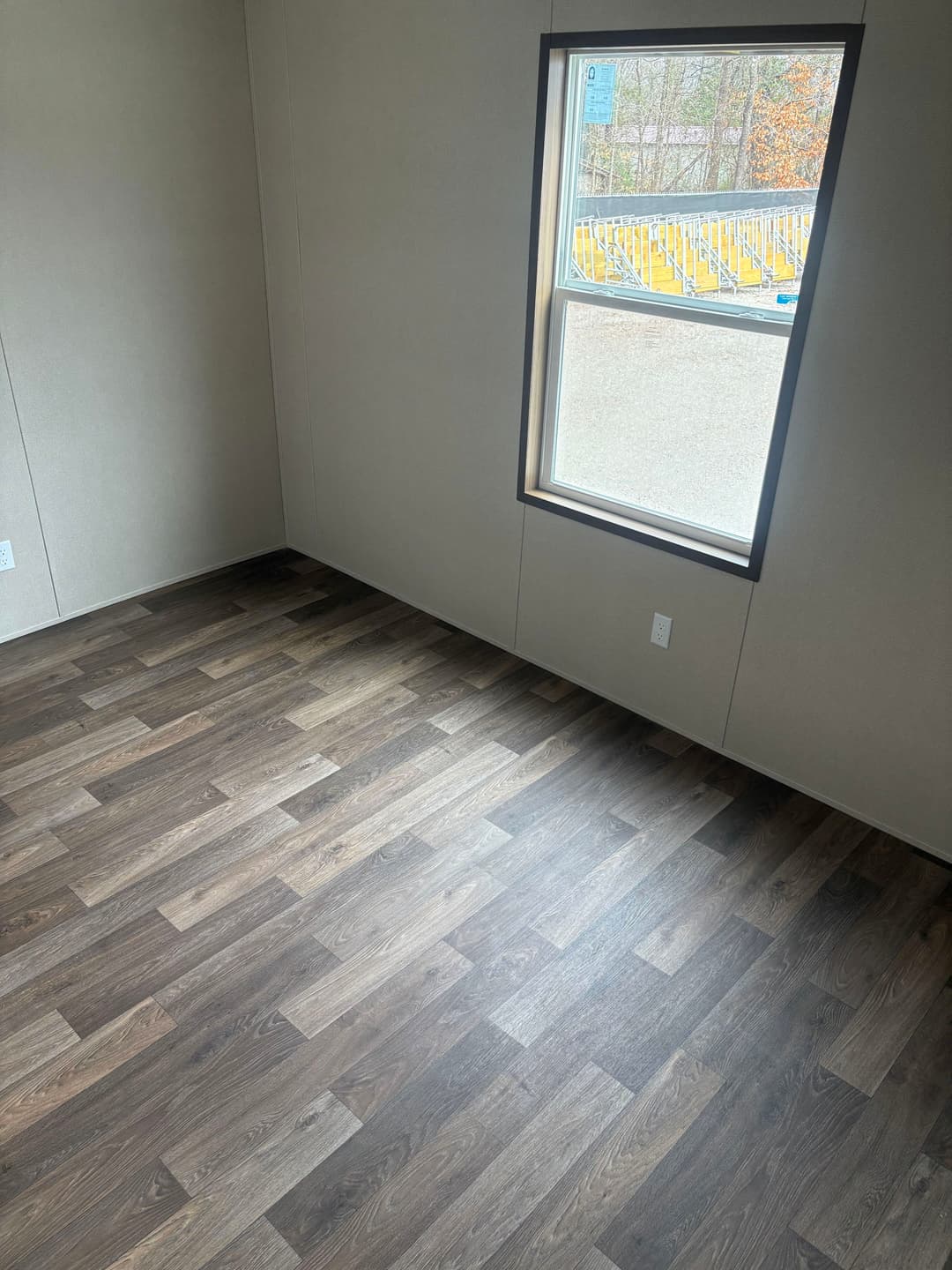 Dogwood bedroom home features