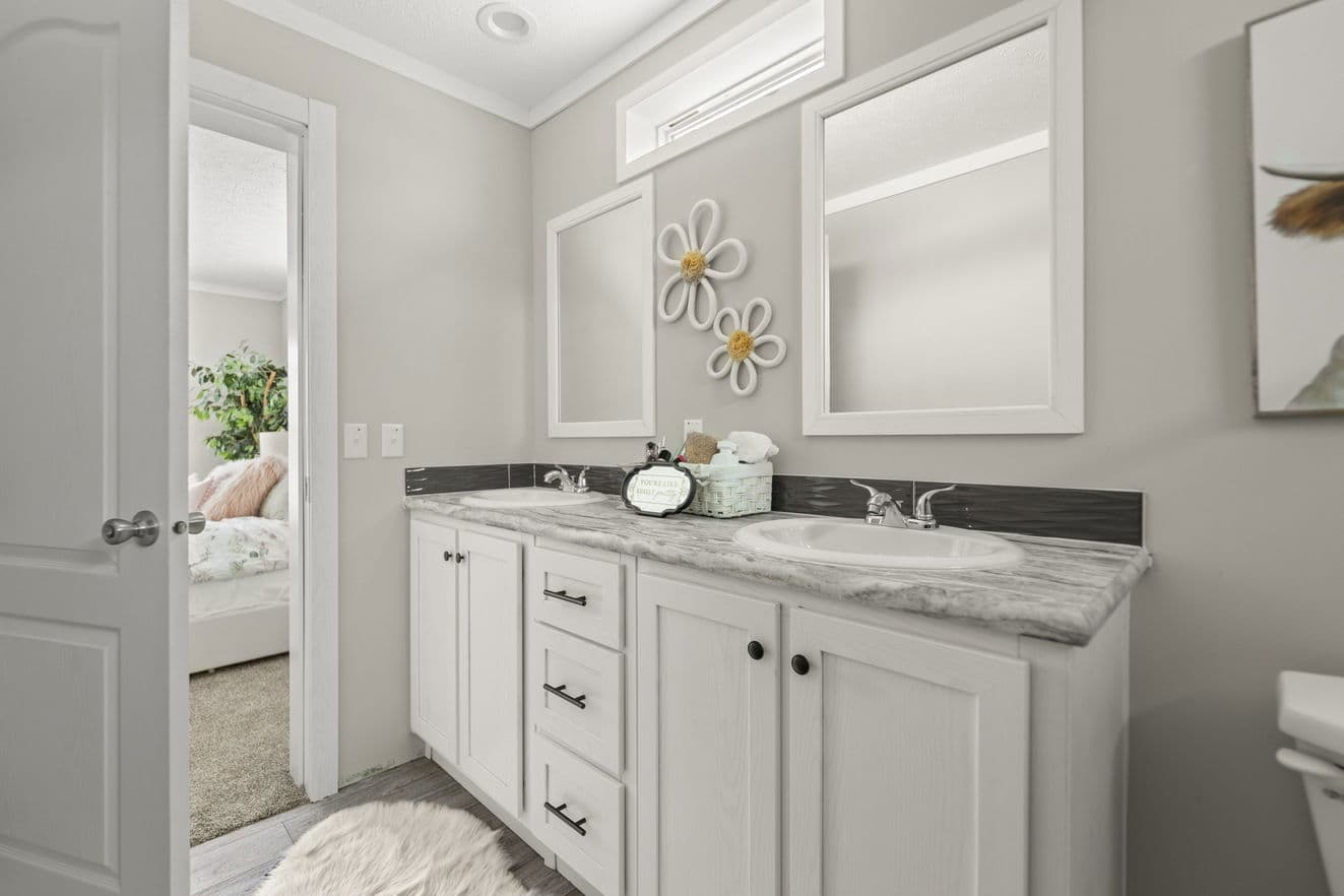 Escape 28443b bathroom home features