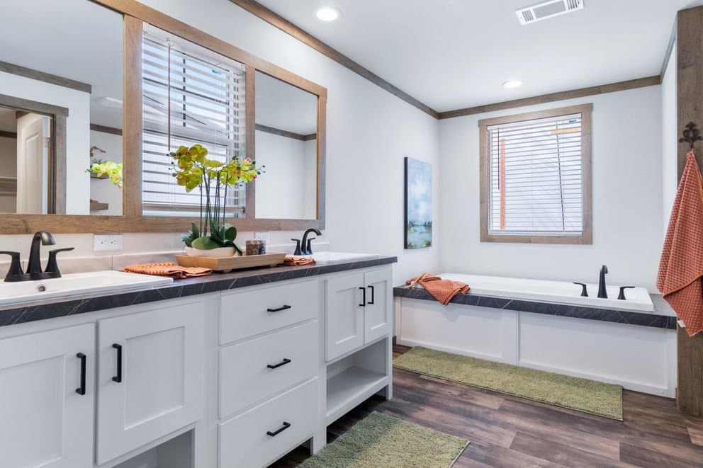 Farm 3 flex elite den bathroom home features