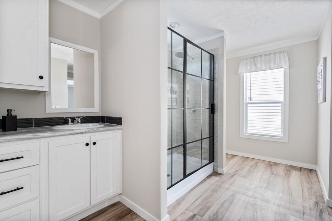 Champ bathroom home features