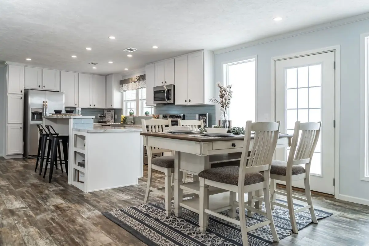 The leahy hero home features