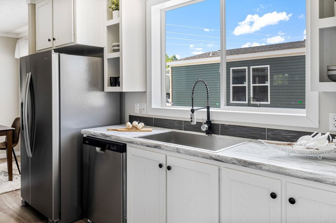 Champ kitchen home features