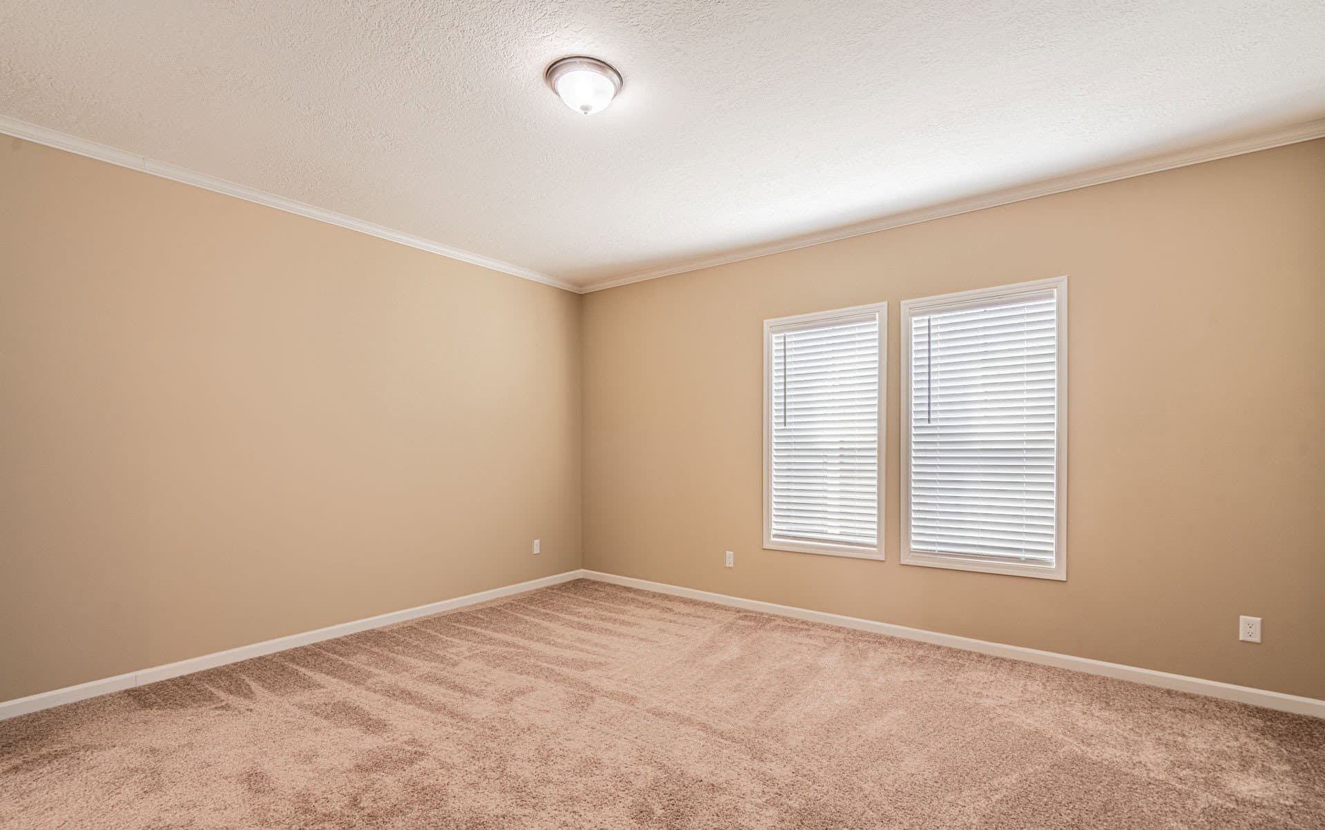The lloyd ii  home features