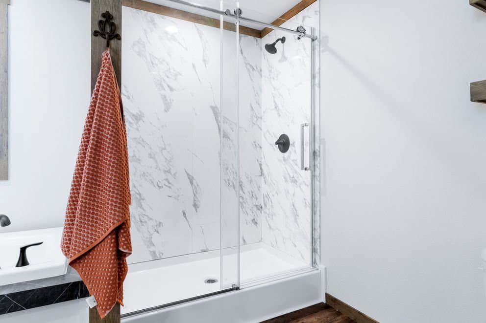 Farm 3 flex elite den bathroom home features