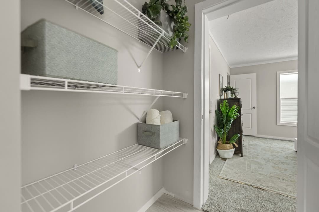 Escape 28443b interior home features