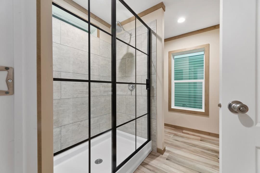 Ascension 16723h bathroom home features