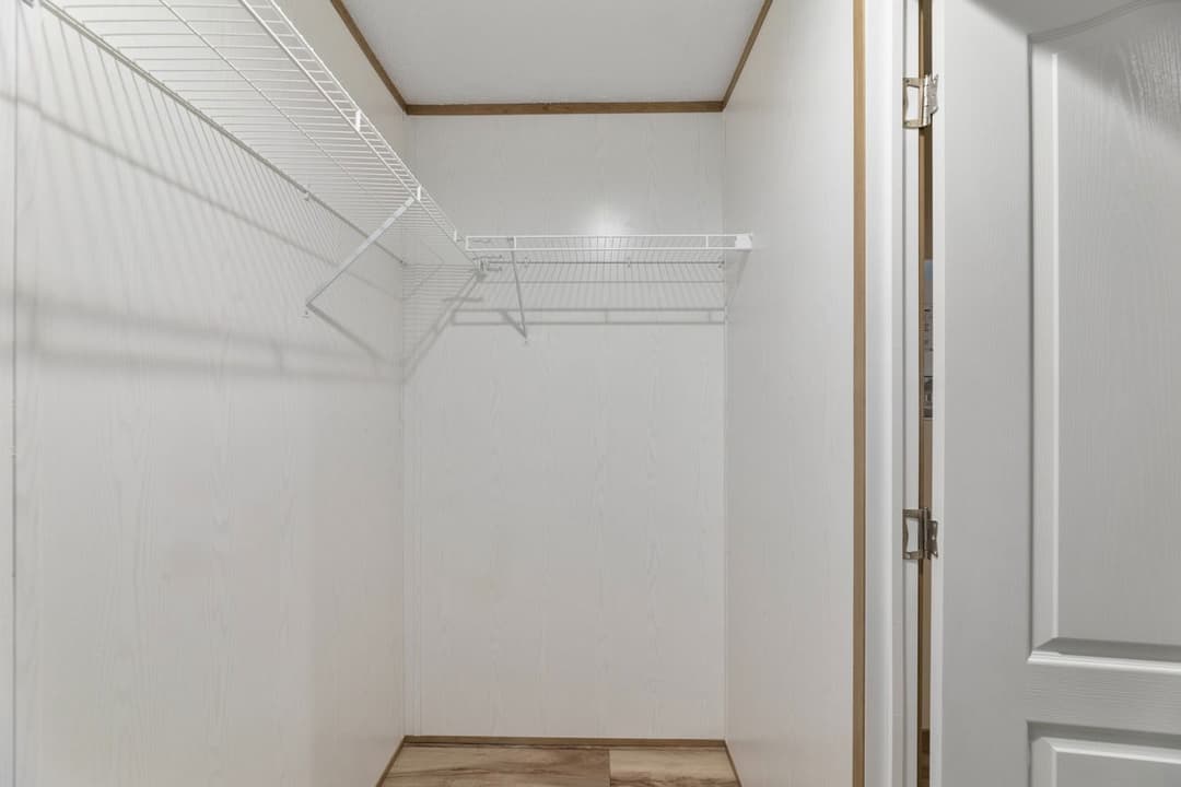 Ascension 16723h interior home features