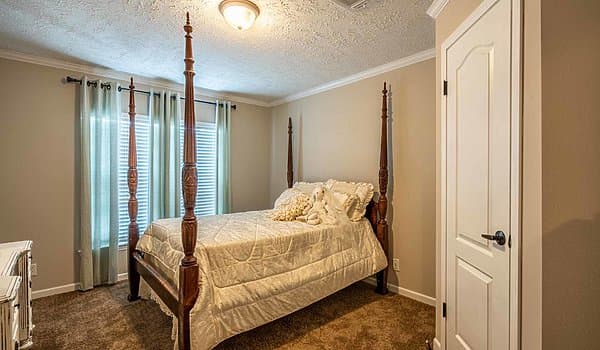 Kb-3220 bedroom home features