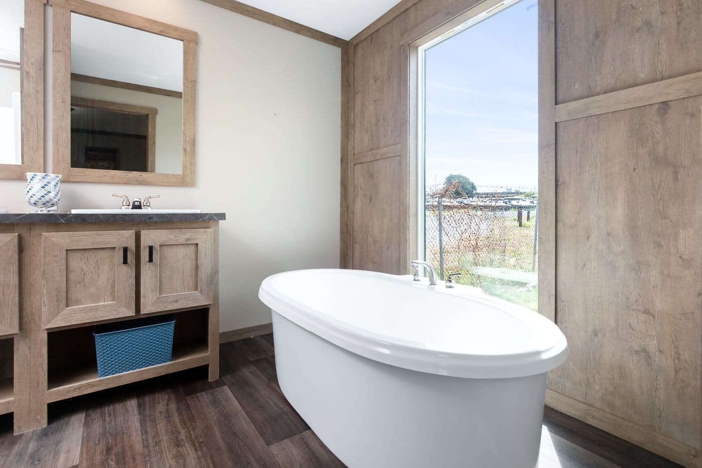 The annie bathroom home features