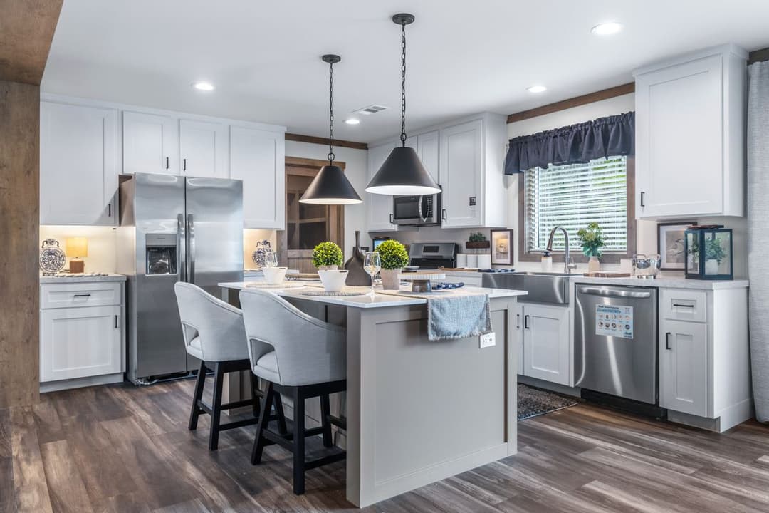 Everett kitchen home features