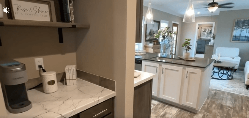 The alexander  home features