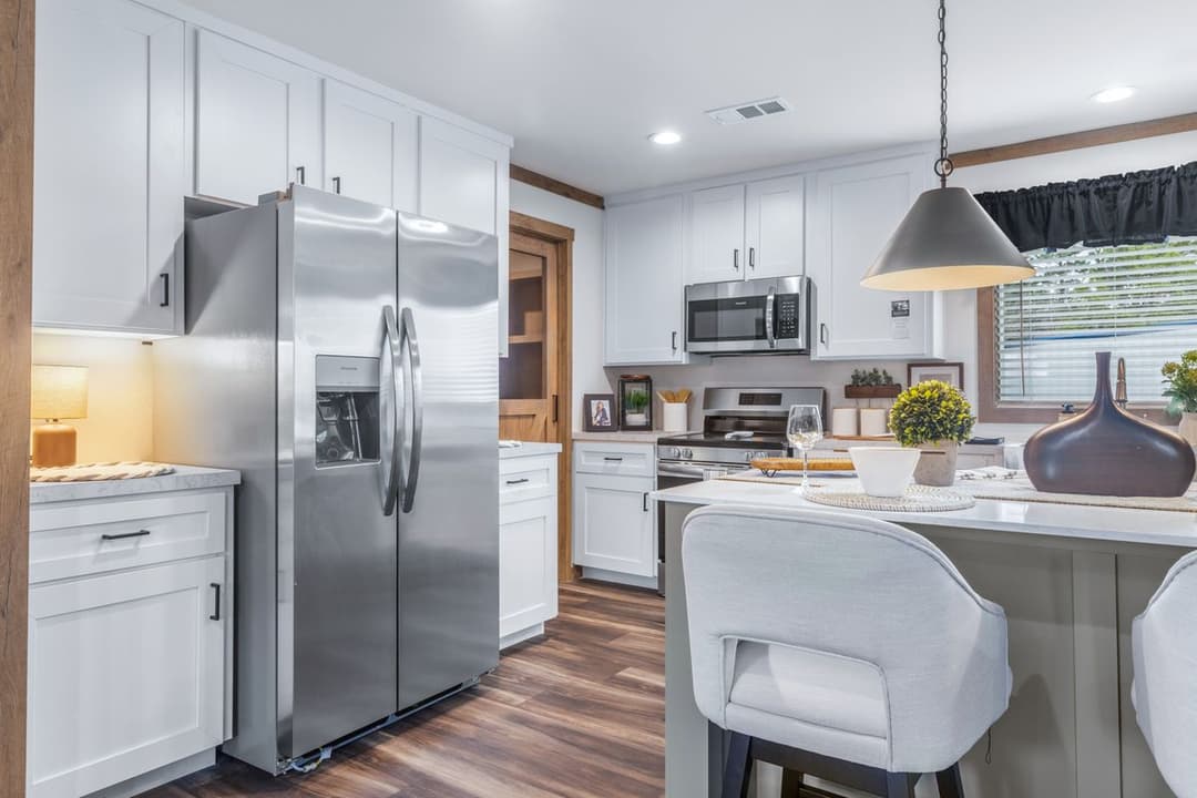 Everett kitchen home features