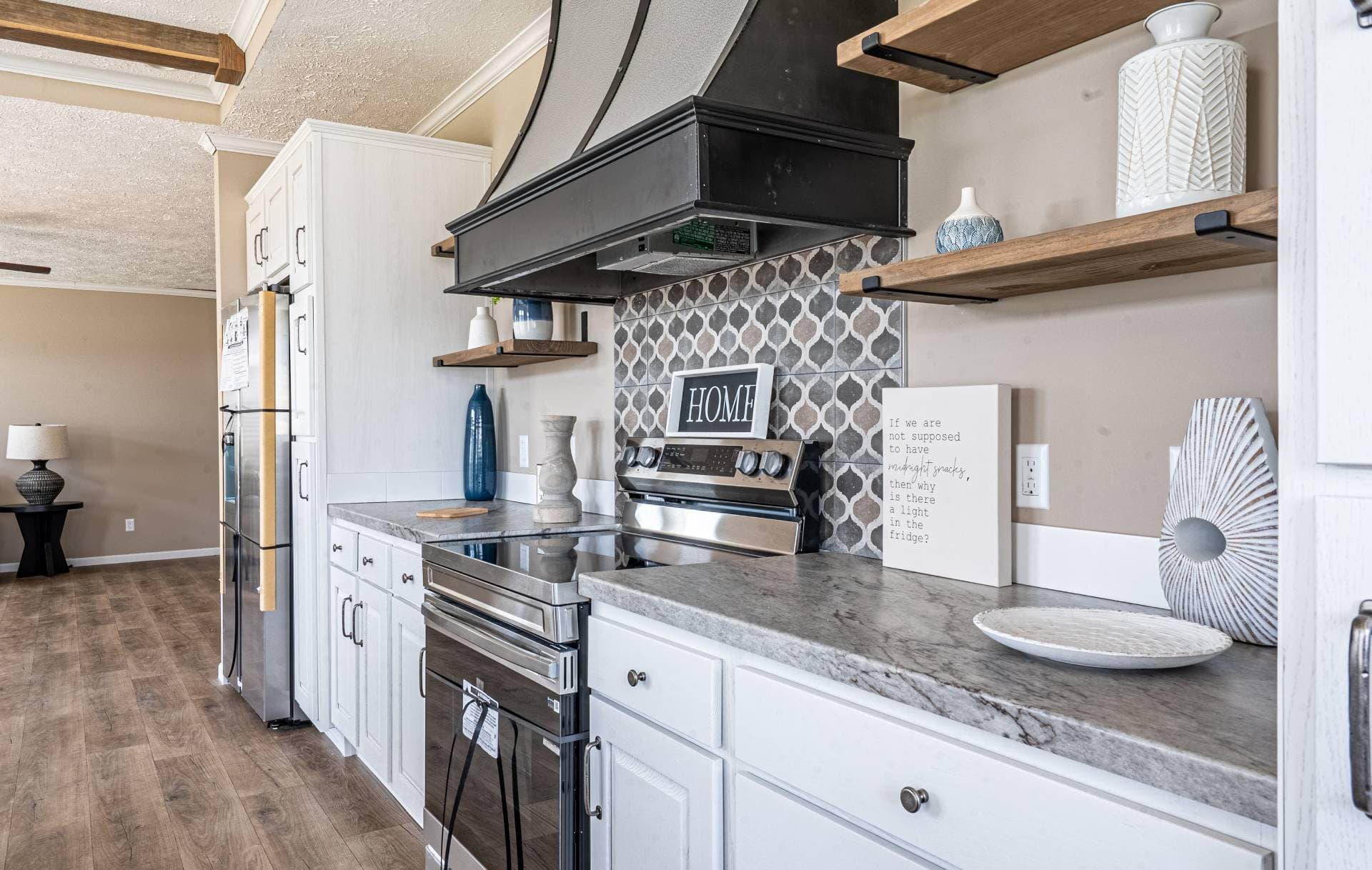 The bandon  home features