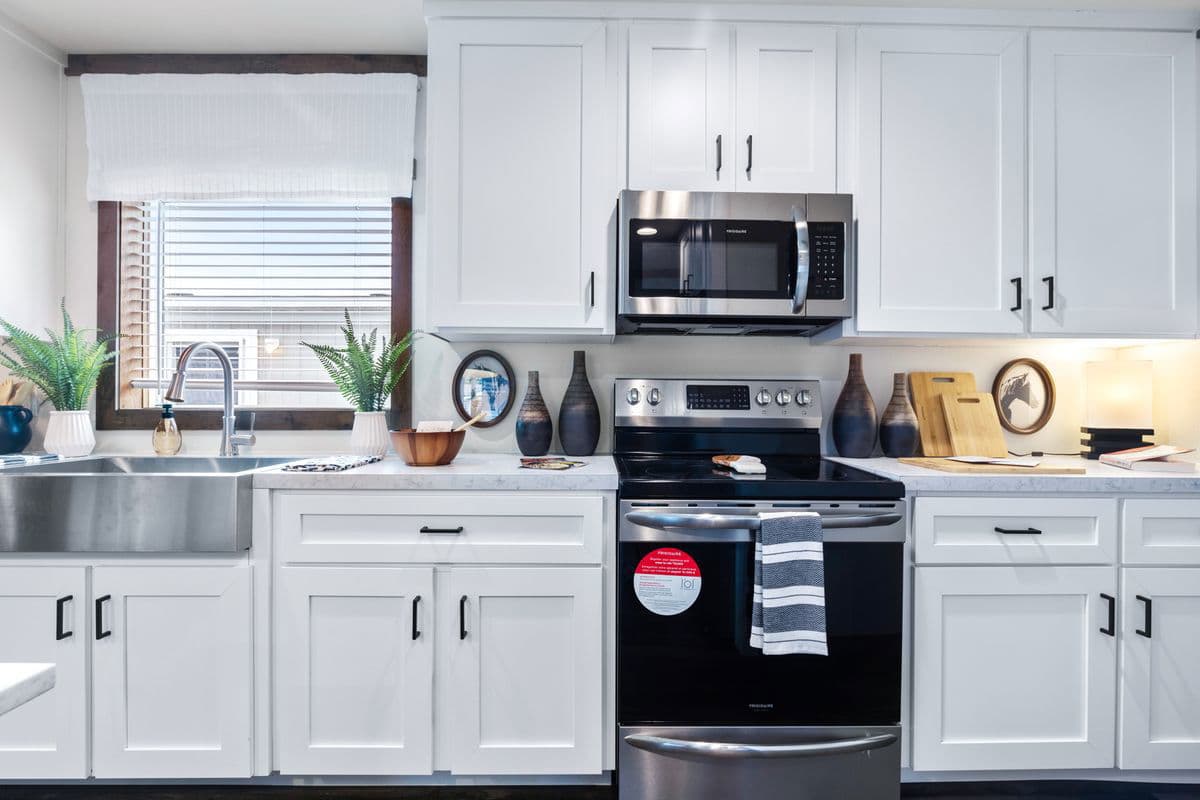 Lizzie kitchen home features