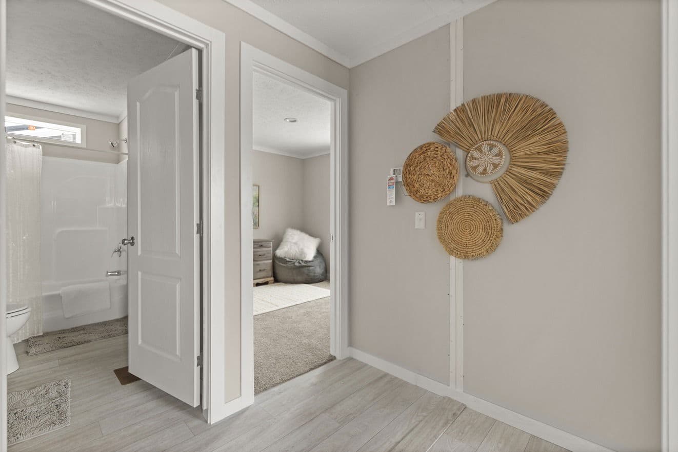 Escape 28443b interior home features