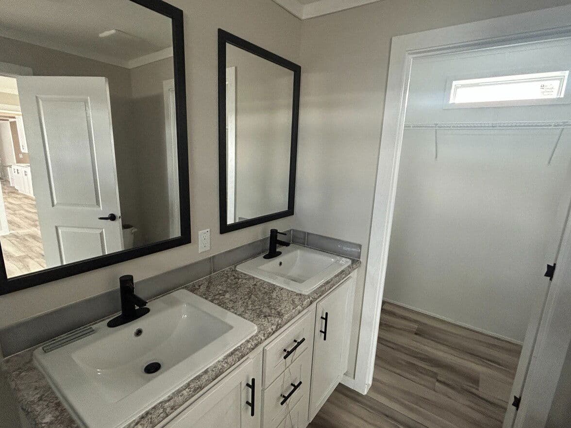 Twin peaks 16763e bathroom home features
