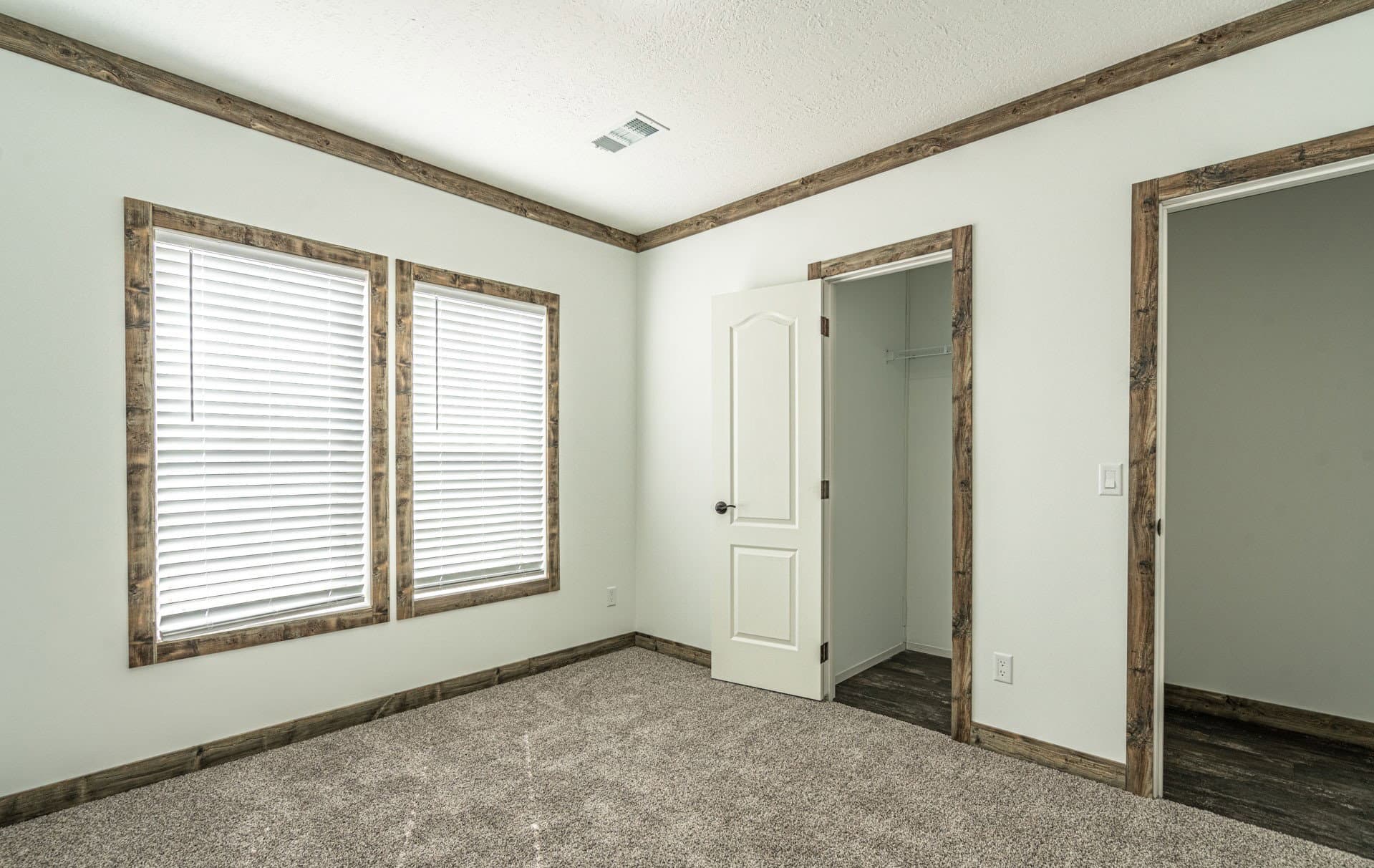 The sumner  home features