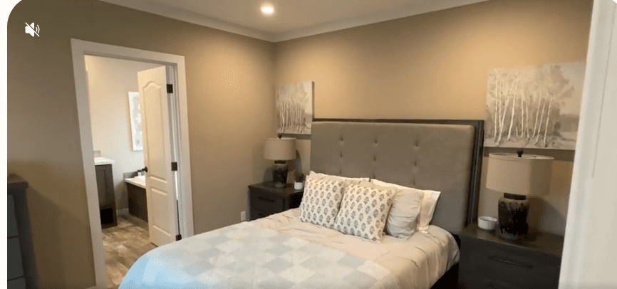 The alexander  home features
