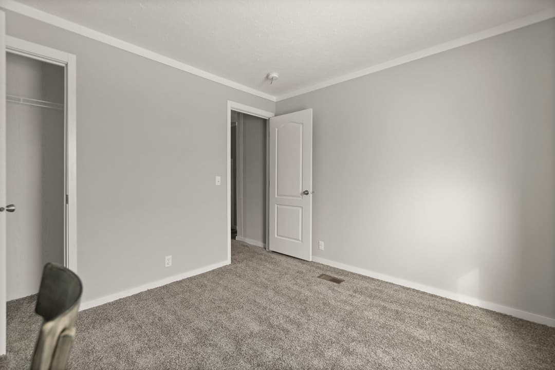 Bella 28483h bedroom home features