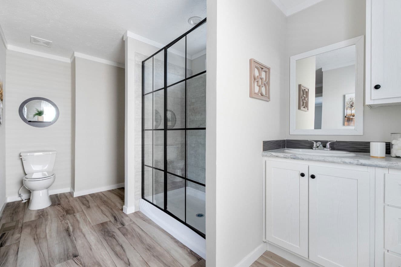 Champ bathroom home features