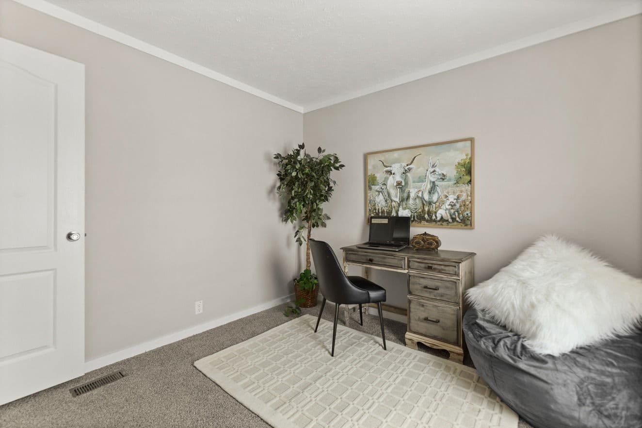 Escape 28443b bedroom home features