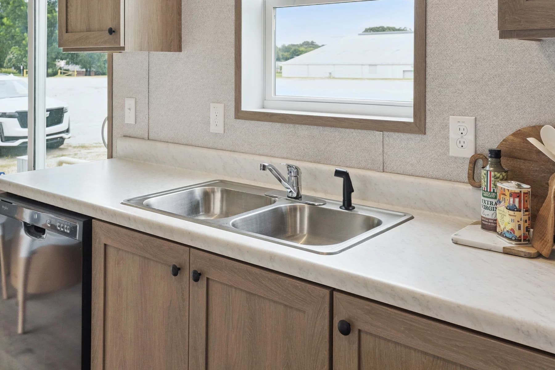 Carlisle kitchen home features
