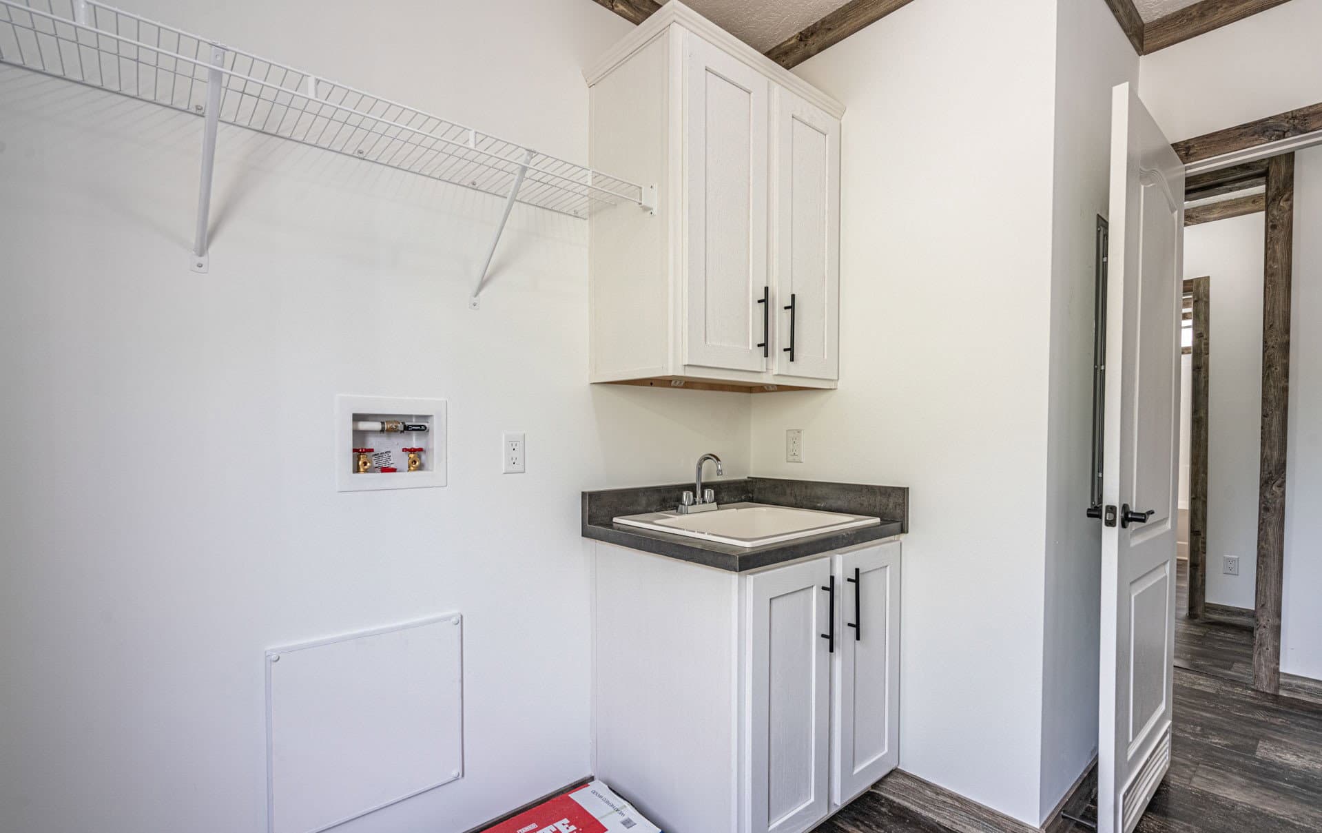 The sumner  home features