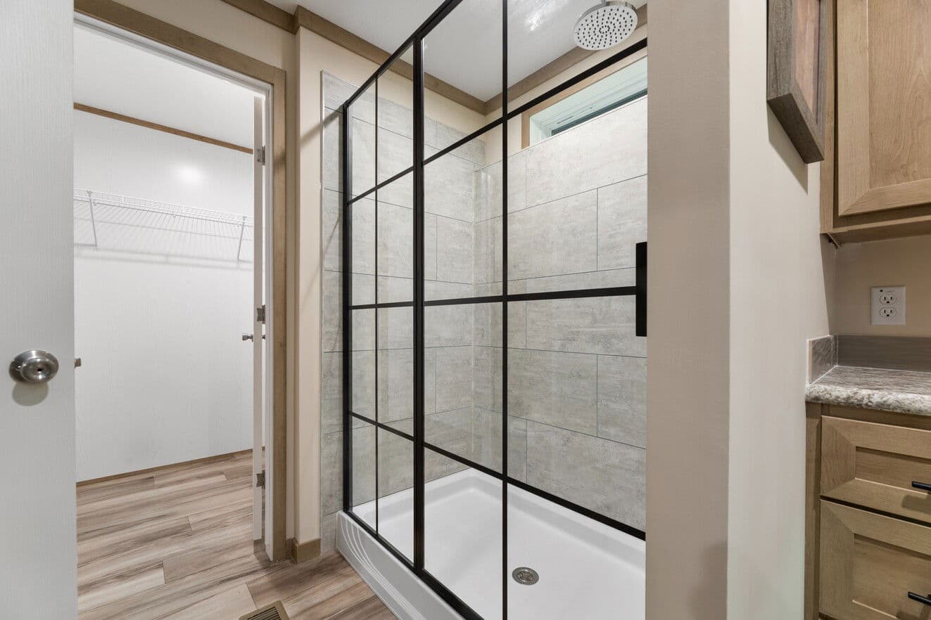 Ascension 16723h bathroom home features