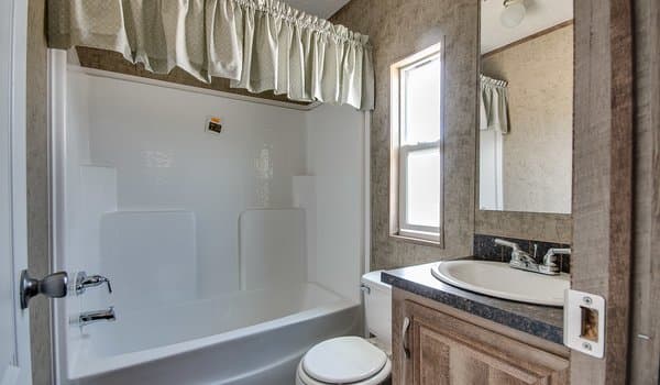 Md-104 bathroom home features