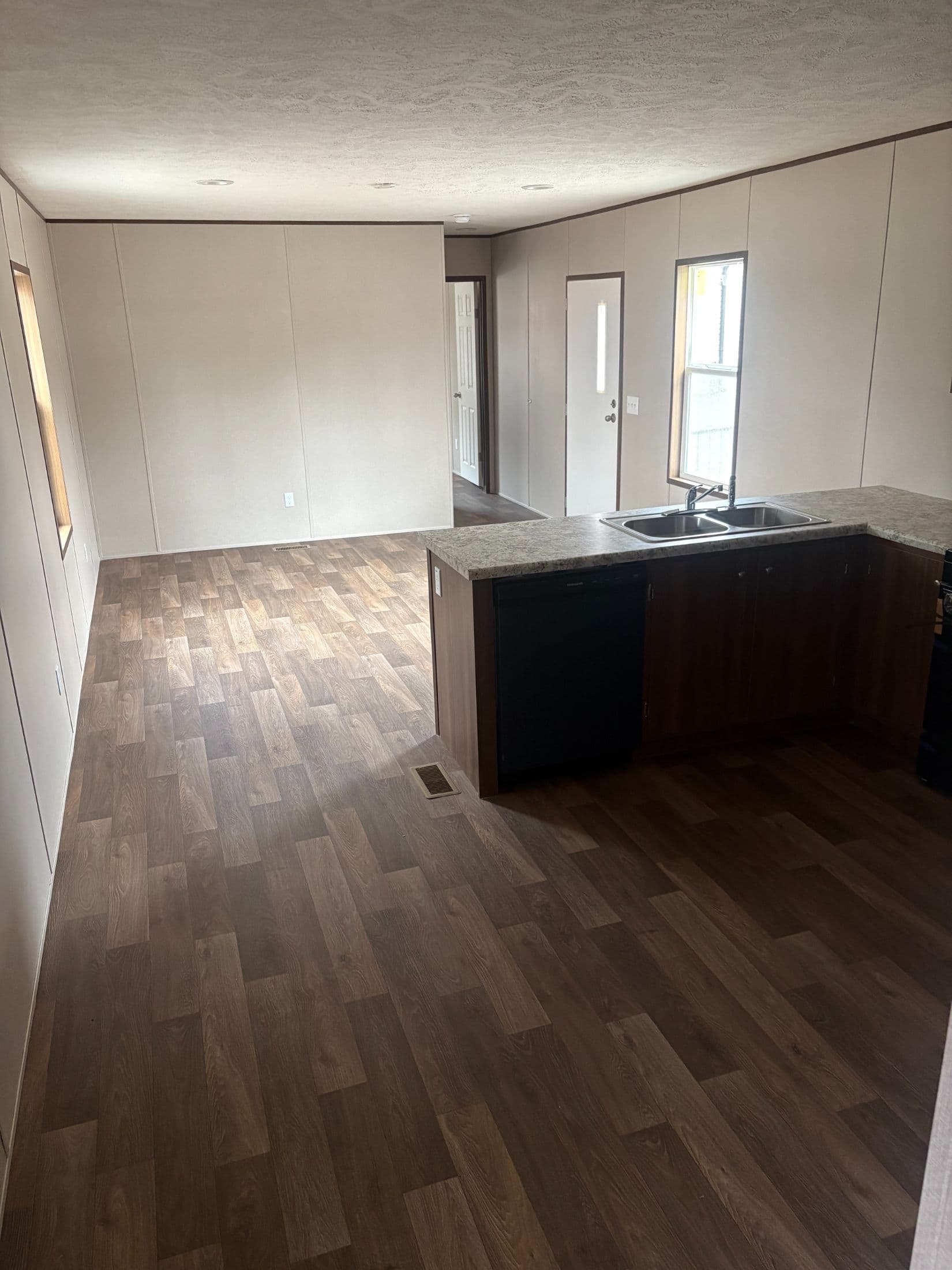 Dogwood kitchen home features