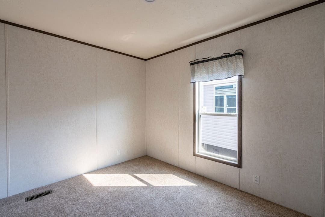 Entertainer 28764e bedroom home features