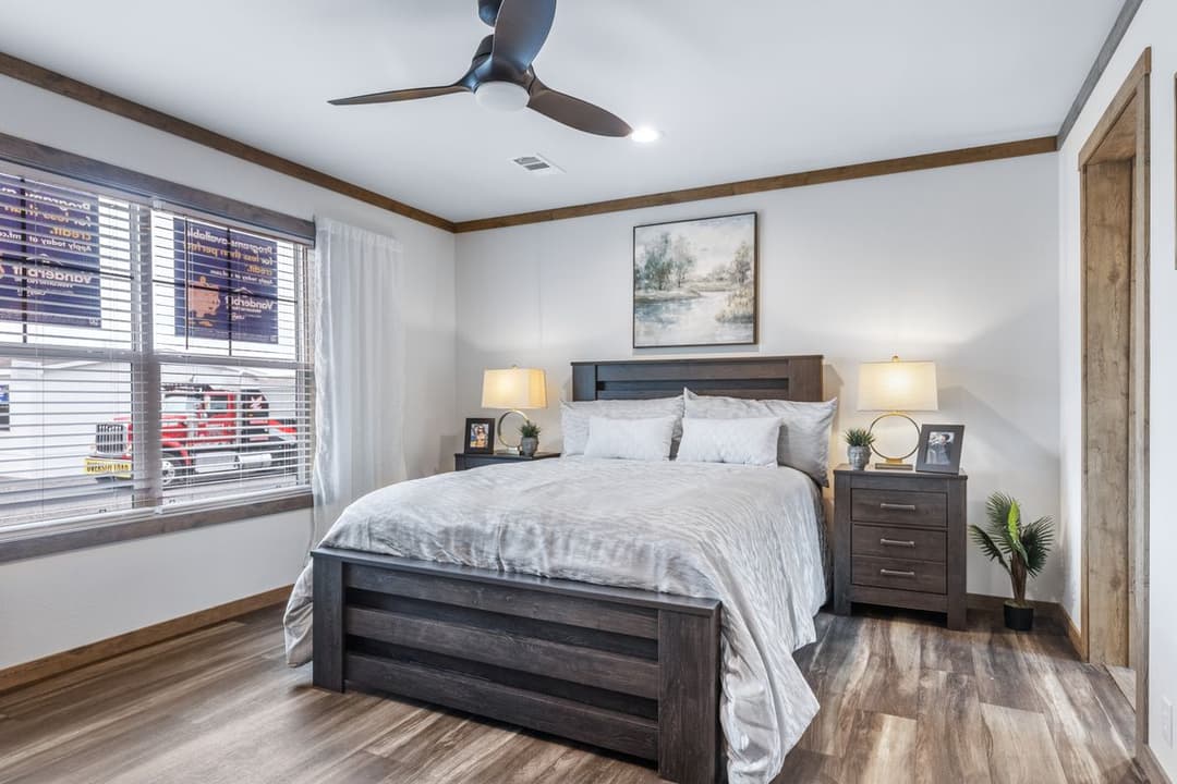 Everett bedroom home features