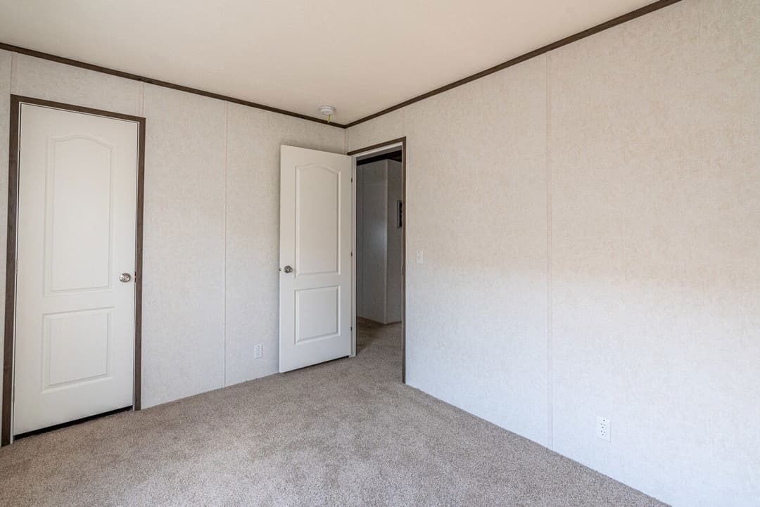 Entertainer 28764e bedroom home features