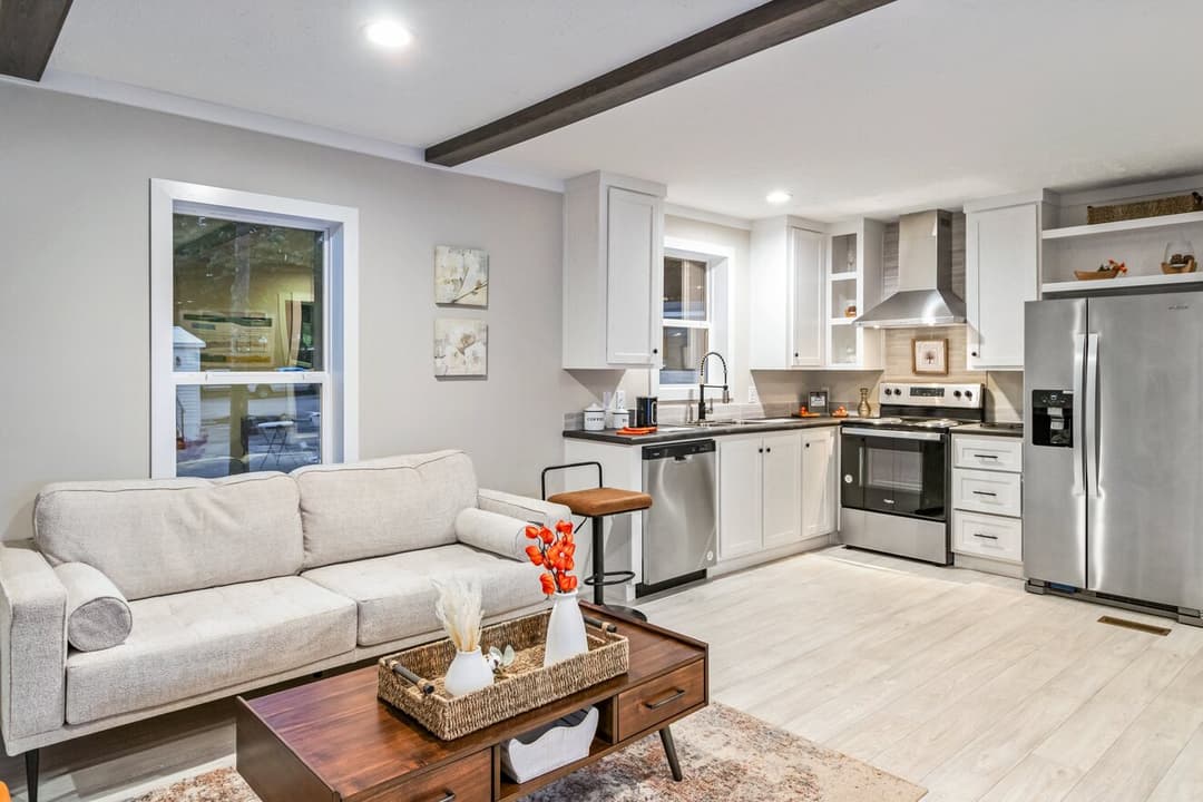 Urban 16462u interior home features